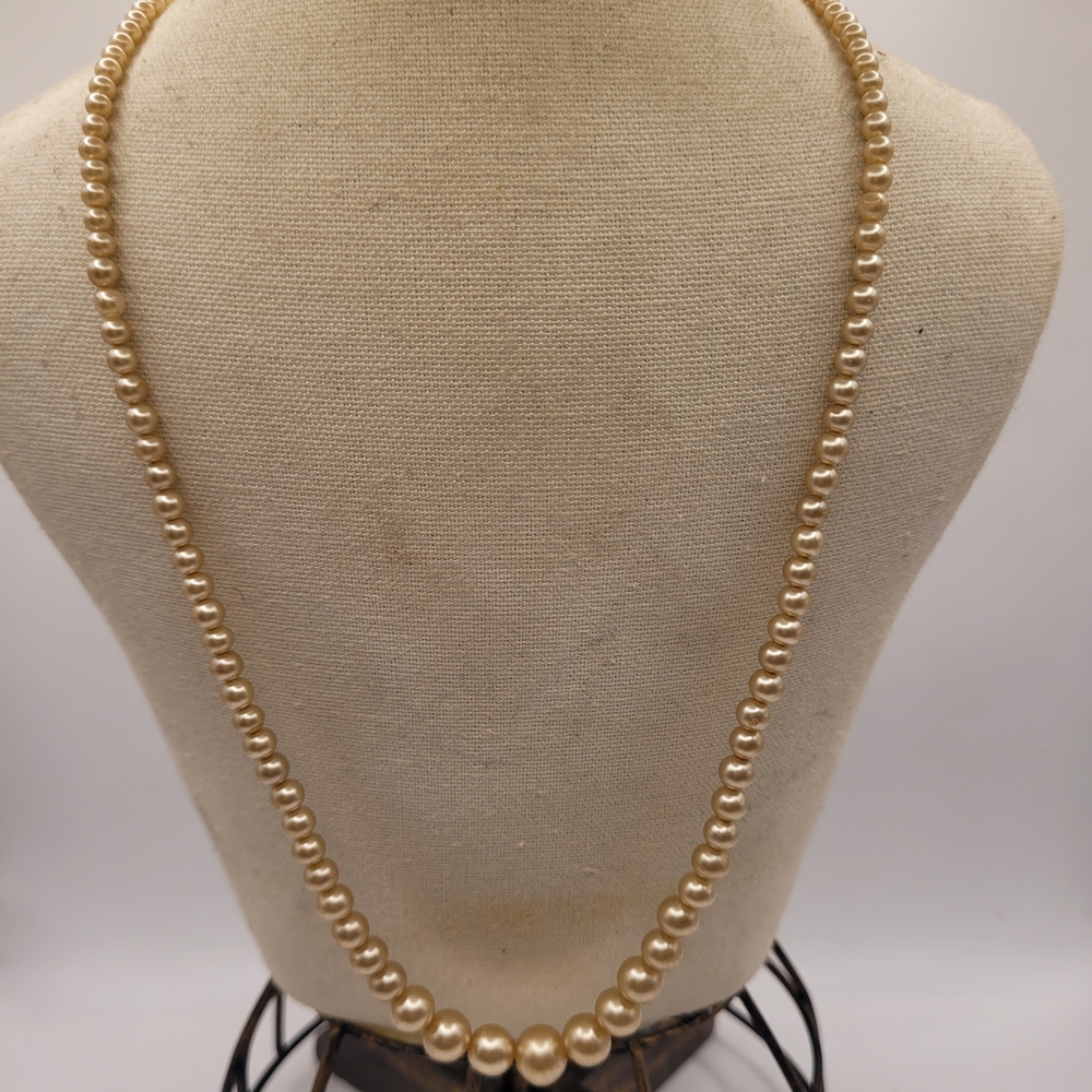 Antique Pearl Rhinestone Closure Necklace